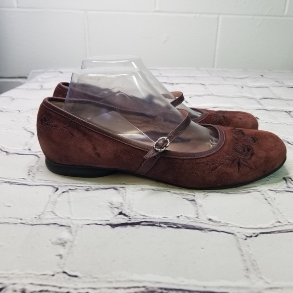 BeautiFeel suede embroidered mary janes - Picture 2 of 15